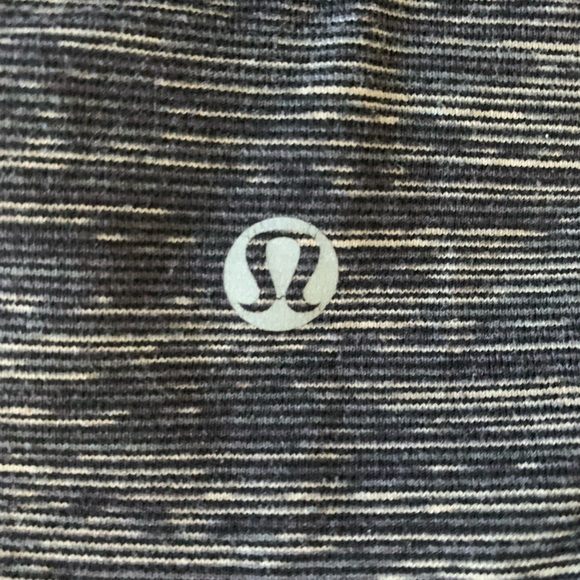 Lululemon Athletica Black Heathered Cropped Leggings size 8 - Picture 5 of 6